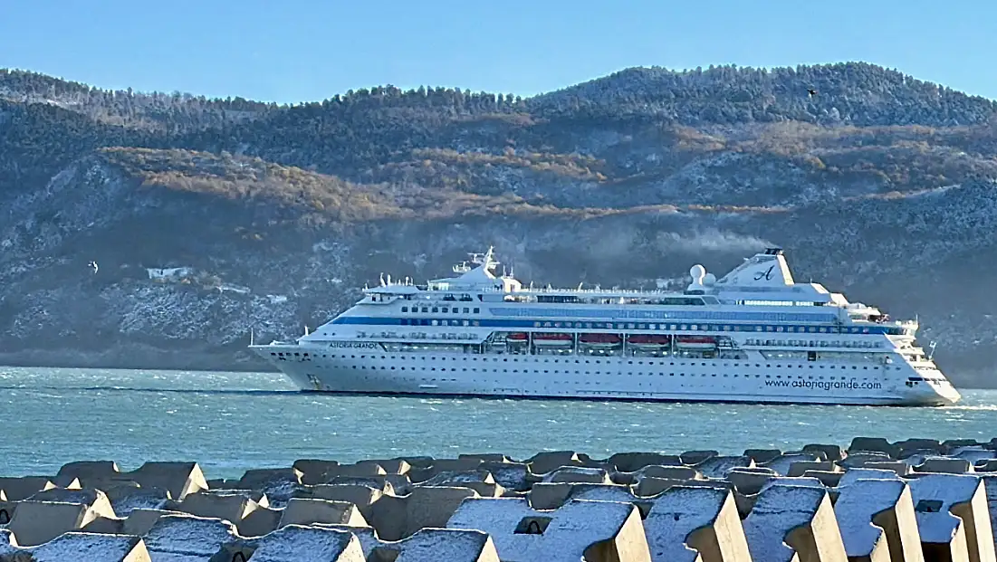 Astoria Grande, limana yanaşamadı