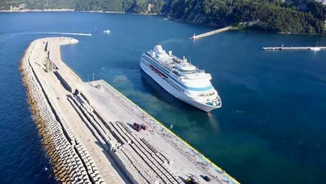 Astoria Grande yine dolup taştı