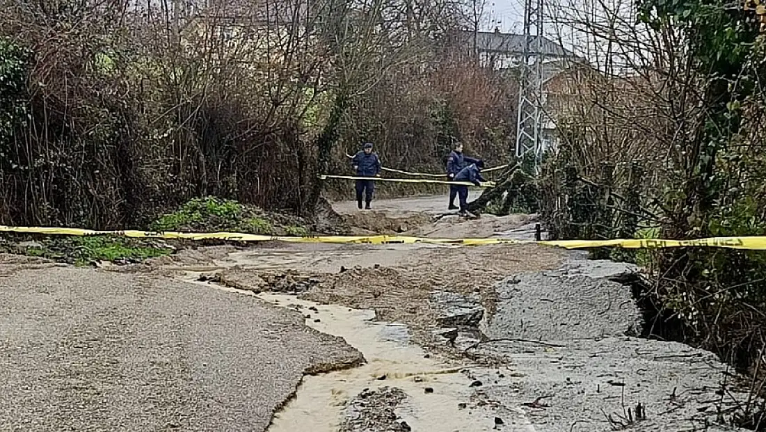 Heyelan nedeniyle yol ulaşıma kapandı
