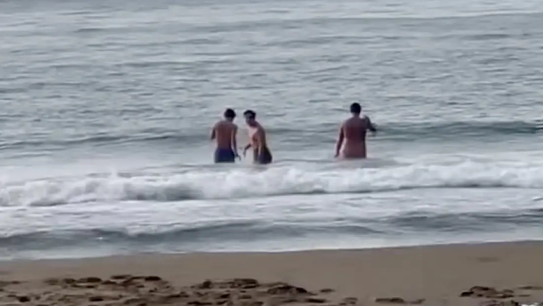 İnkumu sahilinde kasımda deniz keyfi