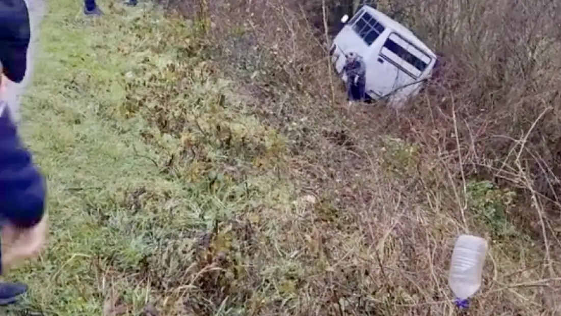 İşçi servisi şarampole uçtu