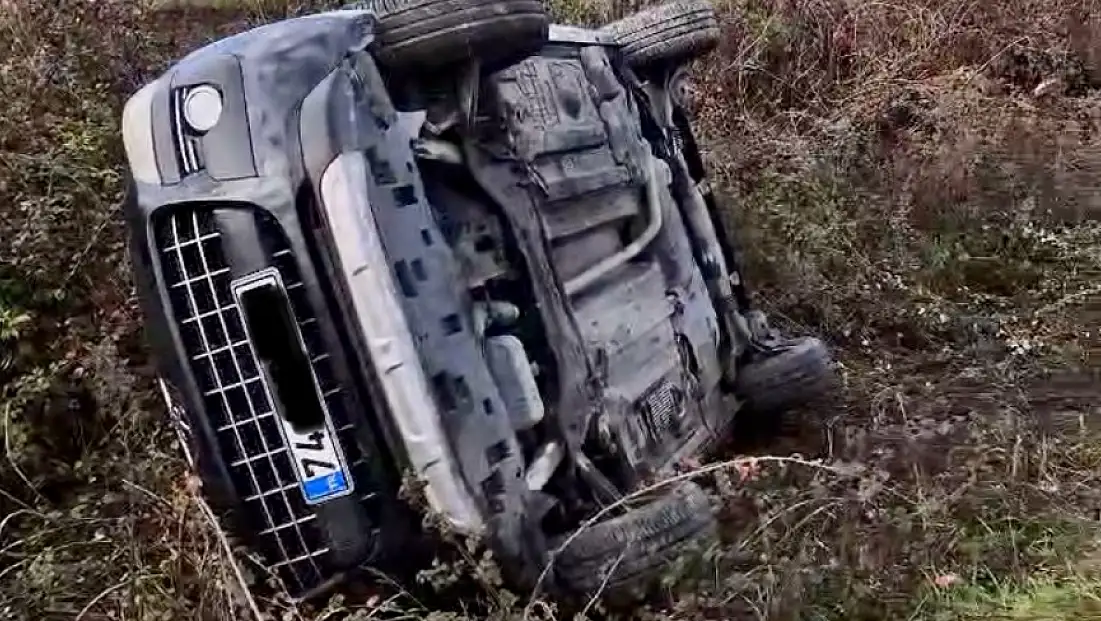 Kozcağız yolunda araç devrildi