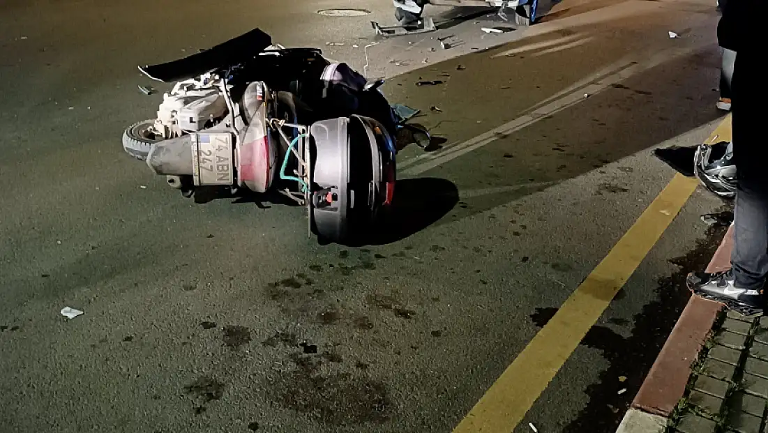 Motosiklet ile otomobil çarpıştı