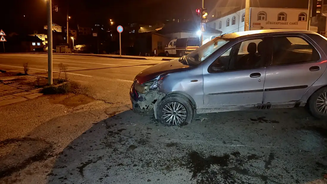 Otomobil ile kepçe çarpıştı