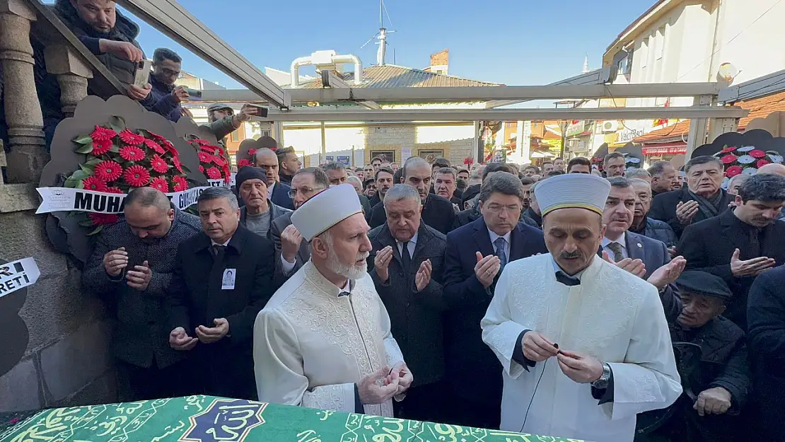 Bakan Tunç, Fırıncıoğlu'nun Eşinin Cenazesine Katıldı