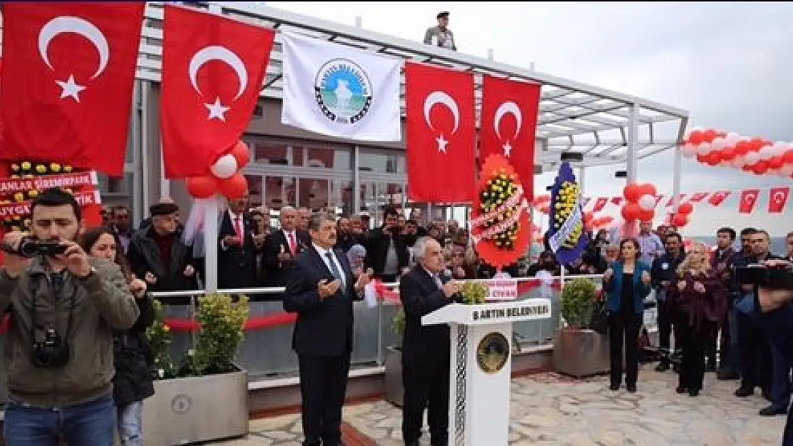Açılışı yapılan 140. Yıl parkı göz kamaştırdı