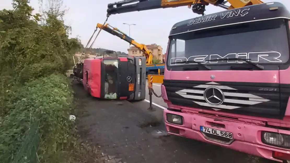 Akaryakıt yüklü tanker devrildi