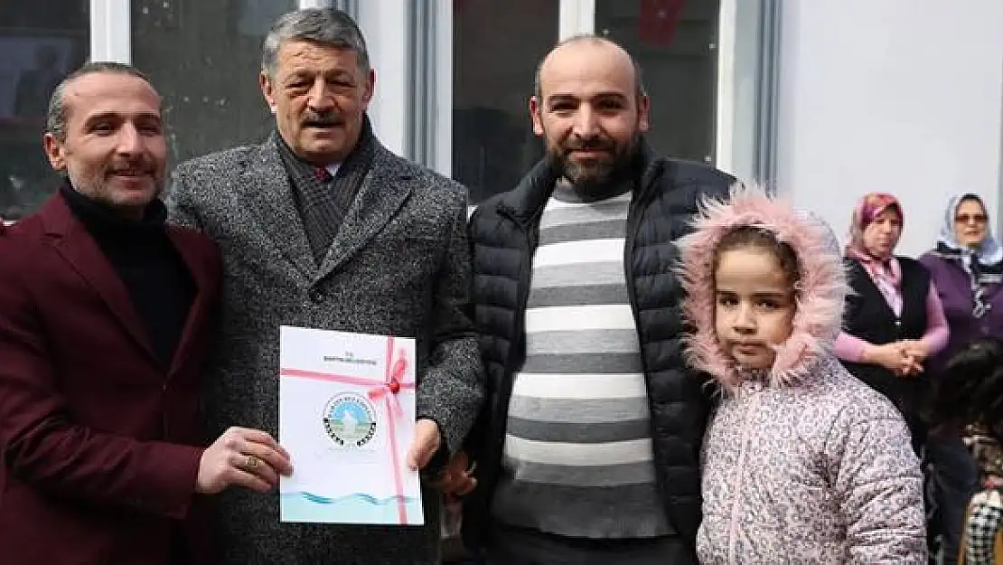 Aladağ'da davullu zurnalı tapu töreni