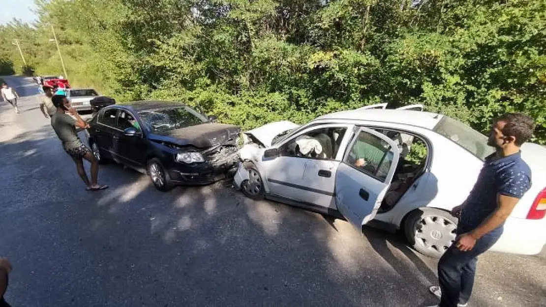 Amasra yolunda kaza, çarpıştılar