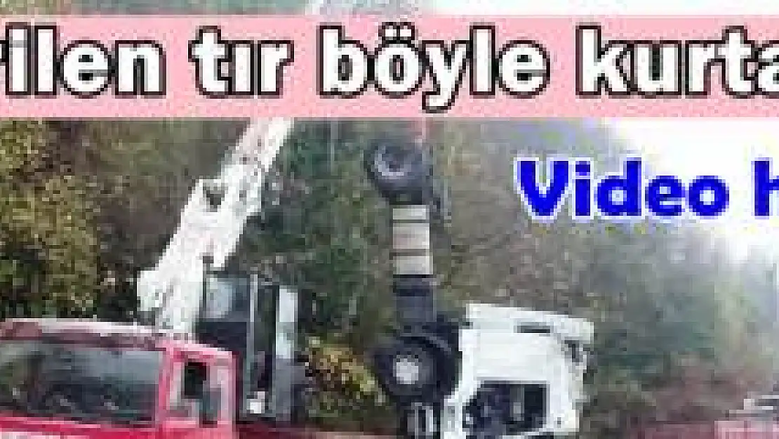 Amasra yolunda kömür yüklü tır devrildi
