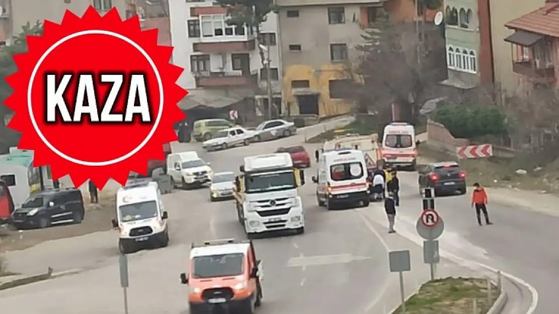 Ambulans kaza yaptı