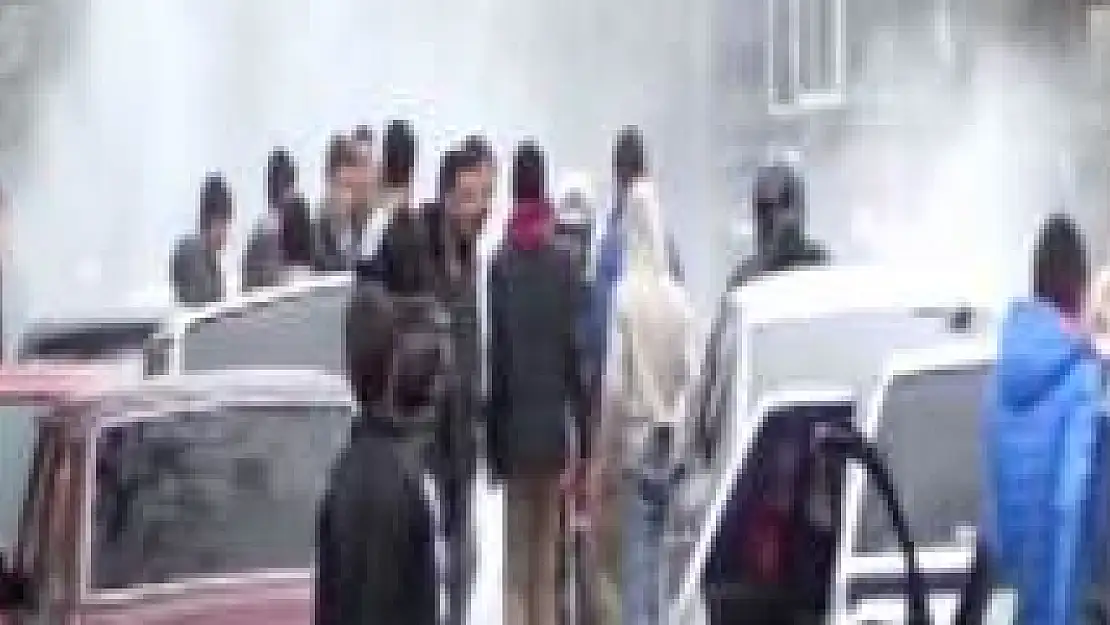 Asker uğurlamasında tehlikeli anlar