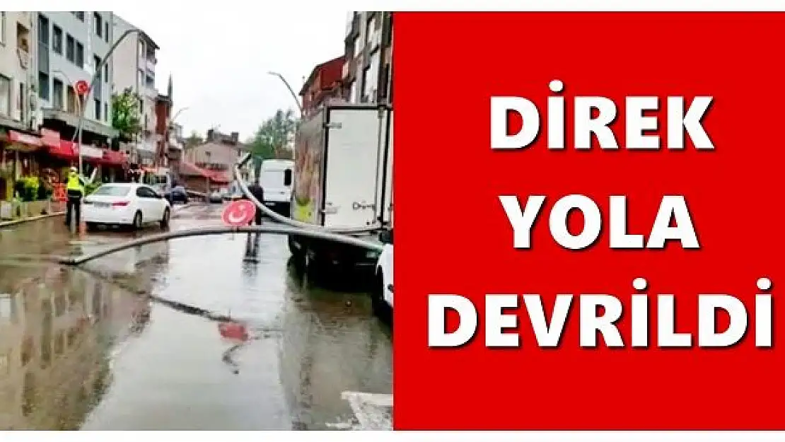 Aydınlatma direği yola devrildi