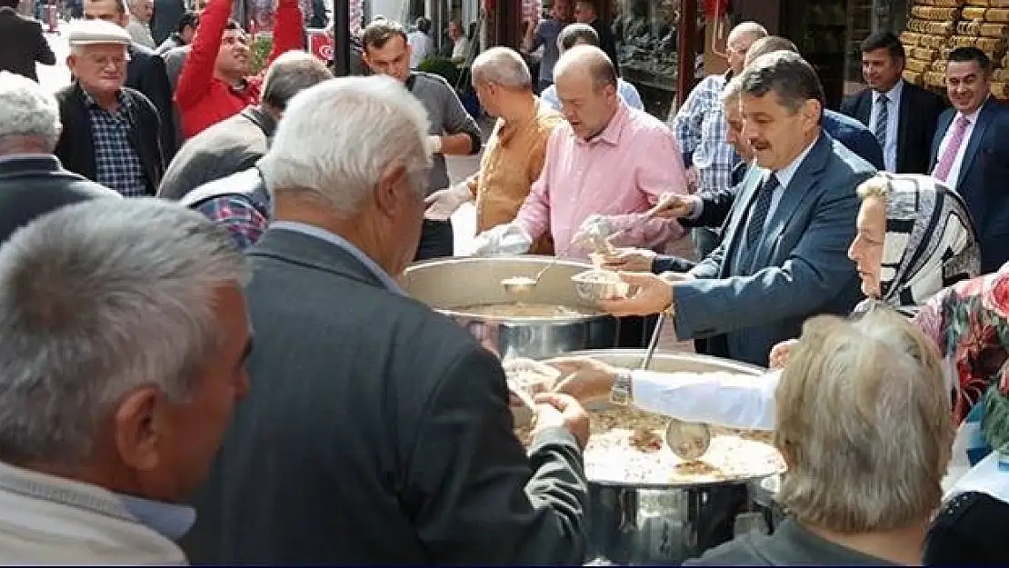 Bartın Belediyesi Aşure dağıttı