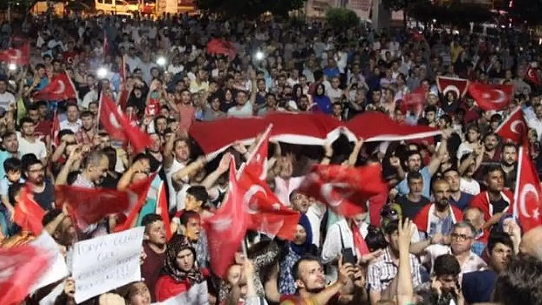 Bartın'da darbeye karşı yine uyumadı