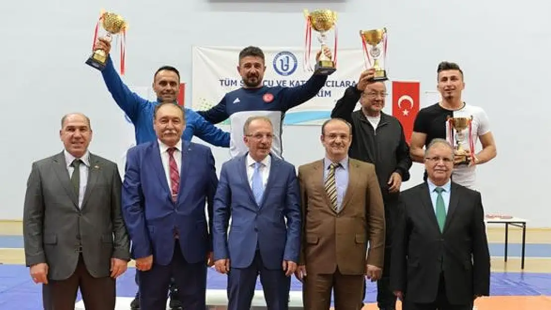 Bartın Üniversitesi'nin güreşte büyük başarısı