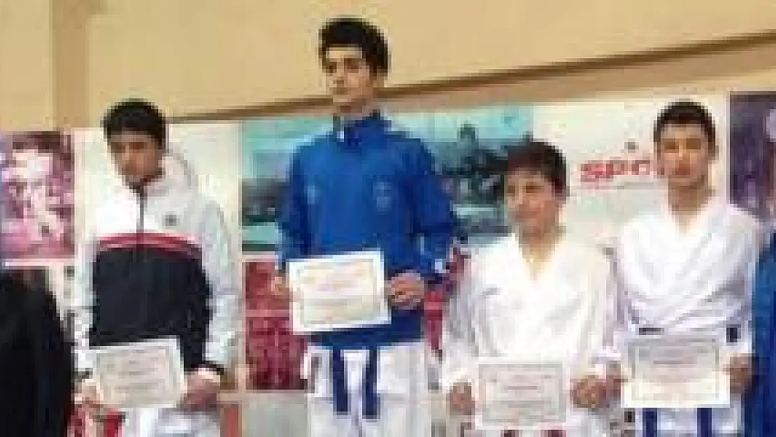 Bartınlı kareteciler 2 bronz madalya kazandı