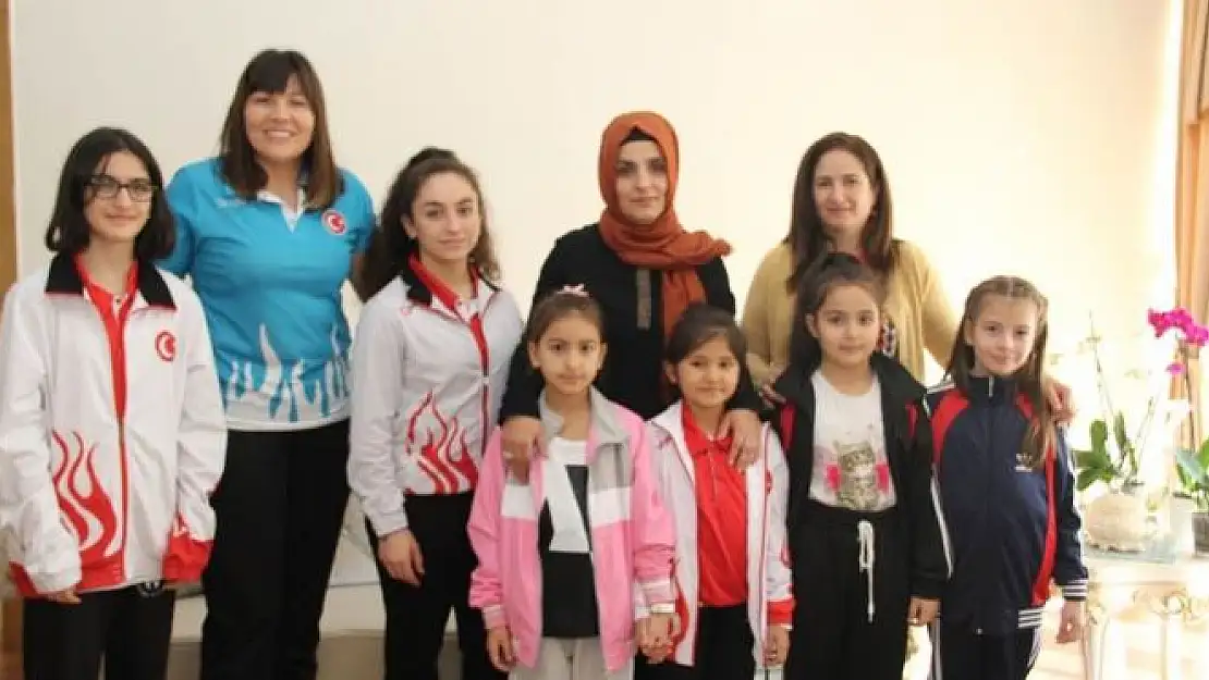 Başarılı Sporcular Vali Konağında