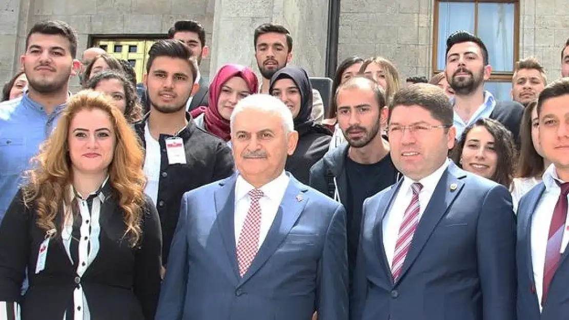 Başbakan Yıldırım, üniversitelilere başarılar diledi