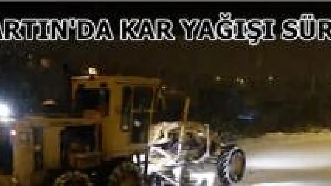 Belediye gece gündüz demeden yolları açıyor