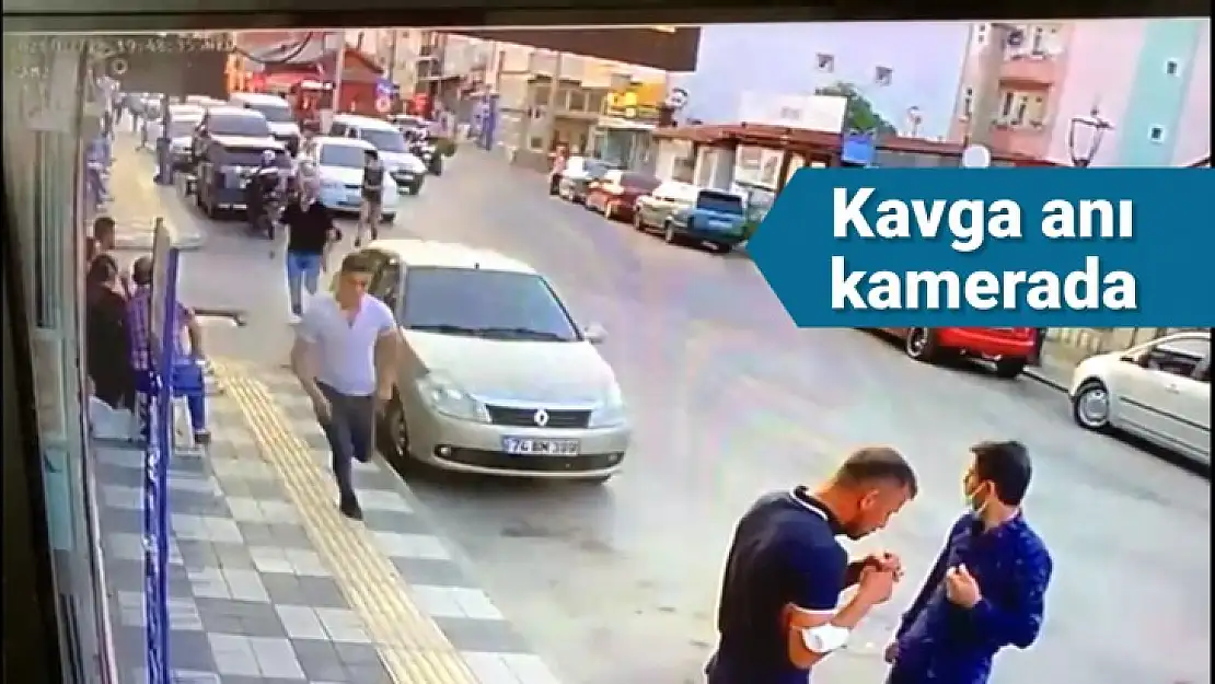 Bıçaklı kavga kamerada