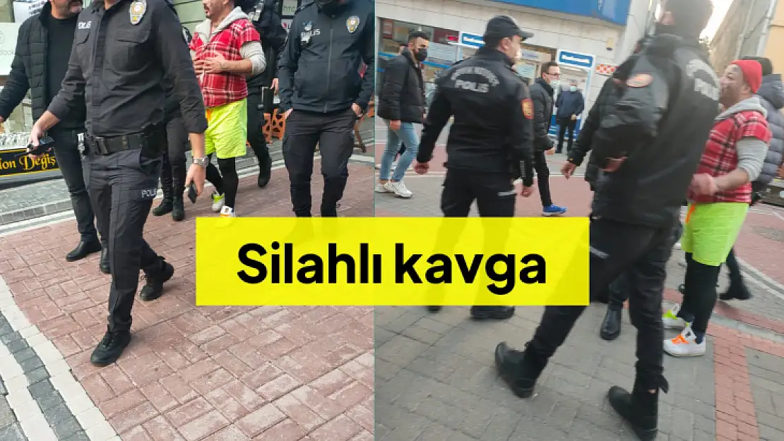 Cadde ortasında silahlı kavga!