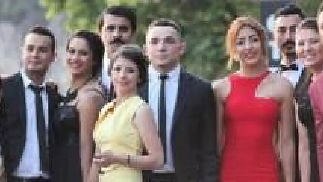 Defile gibi mezuniyet balosu