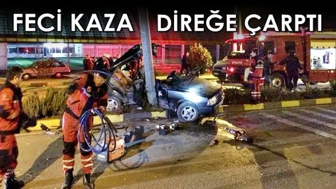 Direğe Çarpan Otomobil İkiye bölündü: 3 Yaralı
