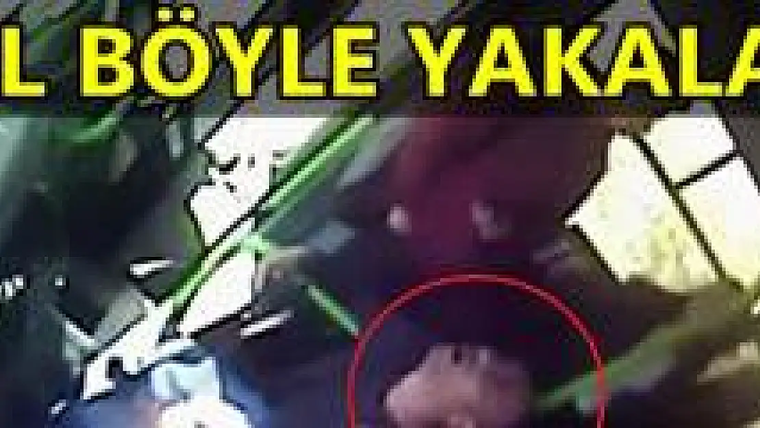 Ecel Halk otobüsünde yakaladı, işte o anlar...