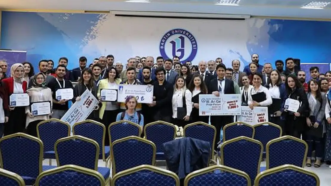 En başarılı proje sahiplerine ödülleri verildi