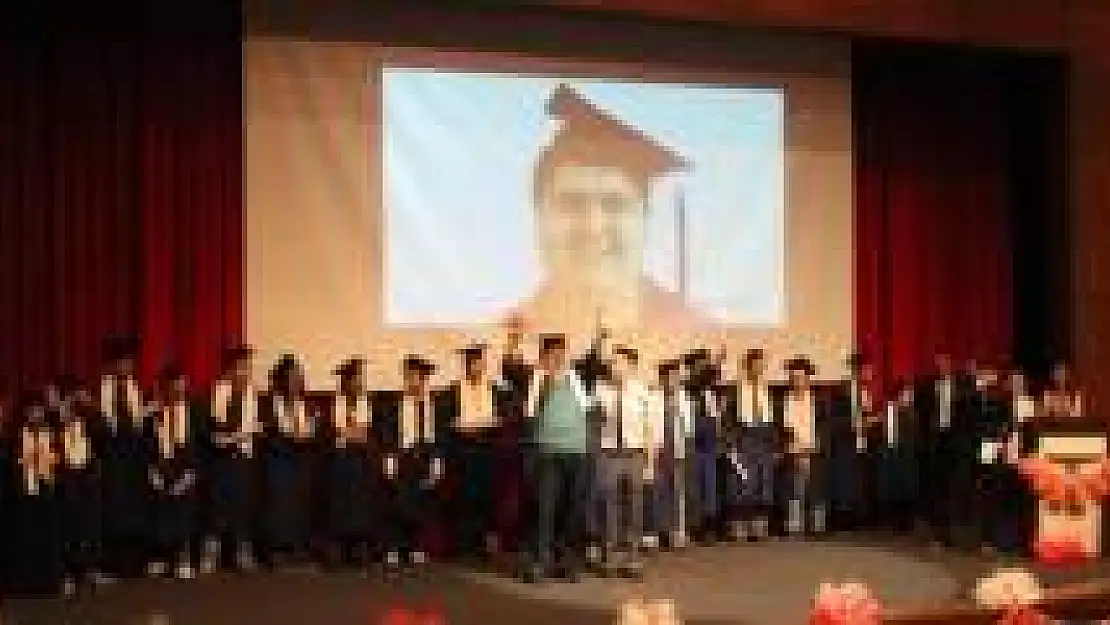 Engelli öğrenciler diploma sevinci yaşadı