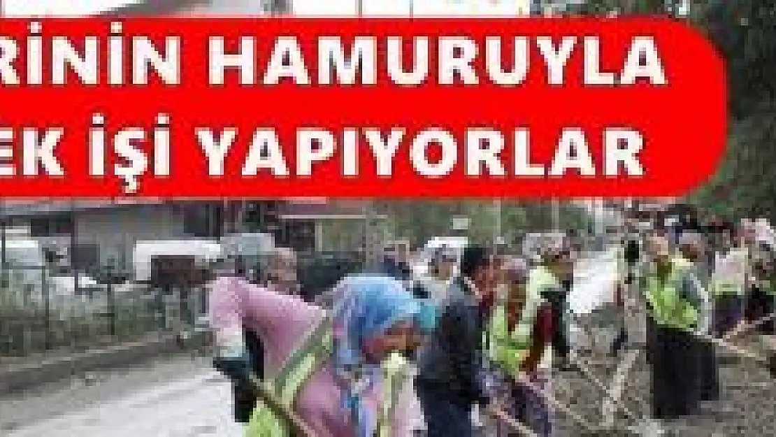 Erkeklerin elinden kürekleri kaptılar