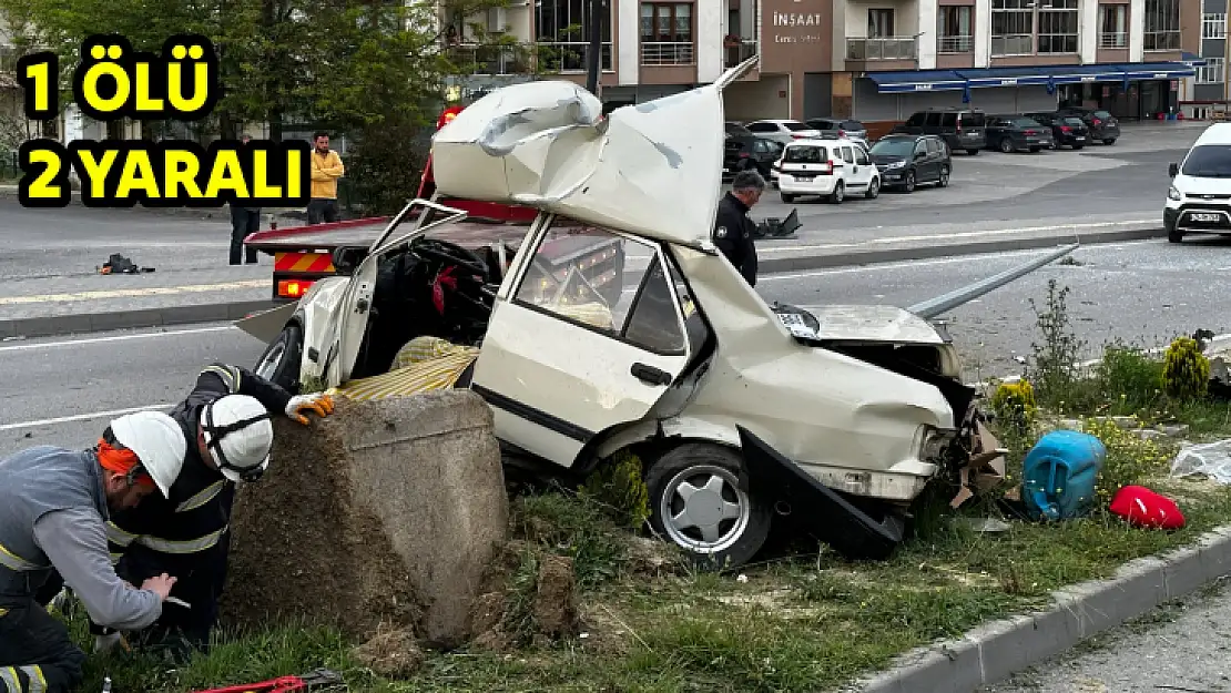 Feci kazada araç ikiye bölündü