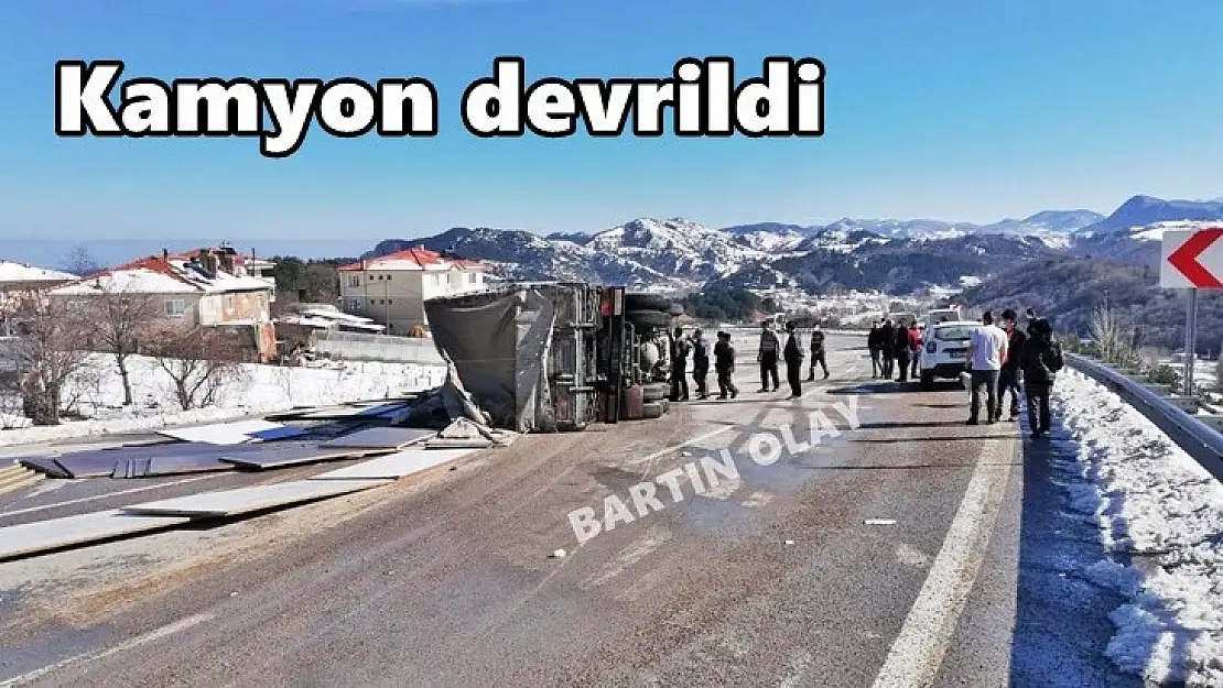 Freni boşalan kamyon devrildi