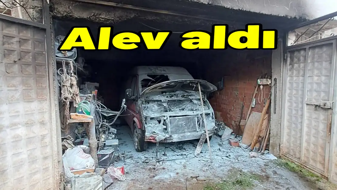 Garajdaki minibüs alev aldı