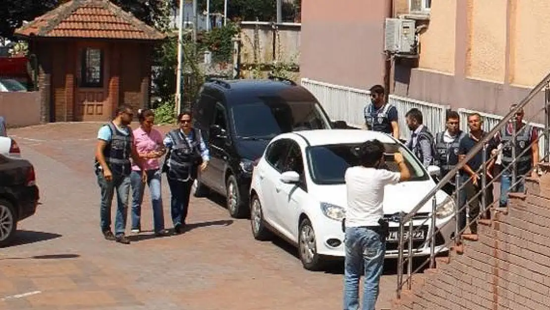 Garnizon komutanı ve eşi adliye sevk edildi