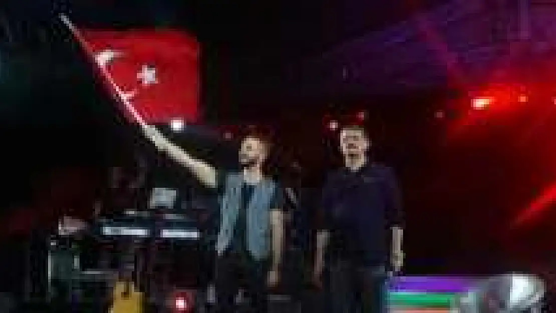 GÖKHAN ÖZEN BARTINLILARI COŞTURDU