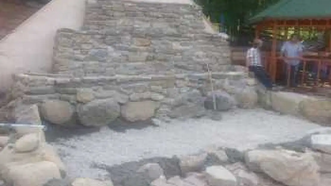 HASANKADI BELEDİYESİ ŞELALE YAPTIRIYOR