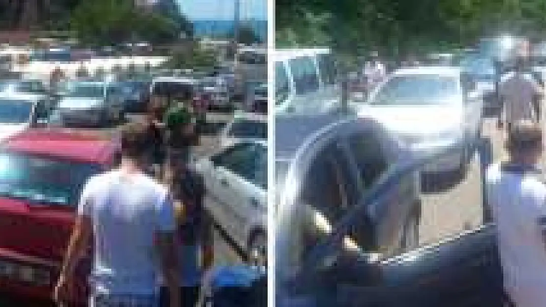  İNKUMU'NDA TRAFİK FELÇ, PLAJLAR DOLDU TAŞTI
