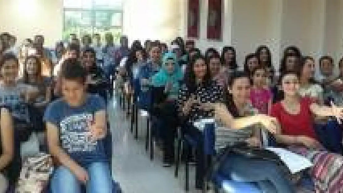 İşaret dili kursuna gençlerden yoğun ilgi 