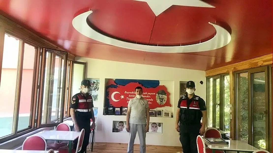 Jandarmadan şehit babasına anlamlı ziyaret