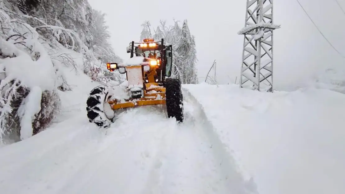 Kapanan yollar ulaşıma açılıyor