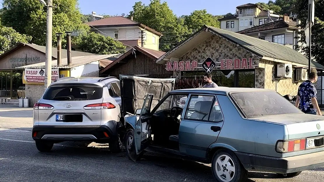 Karşı yola geçince çarpıştılar