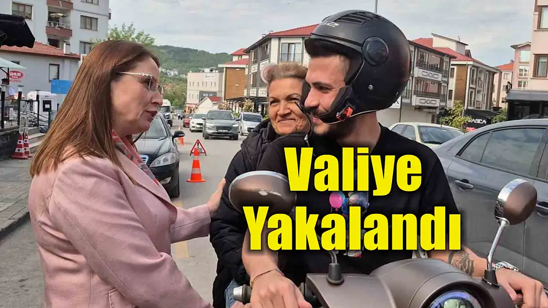 Kasksız yolcu valiye yakalandı