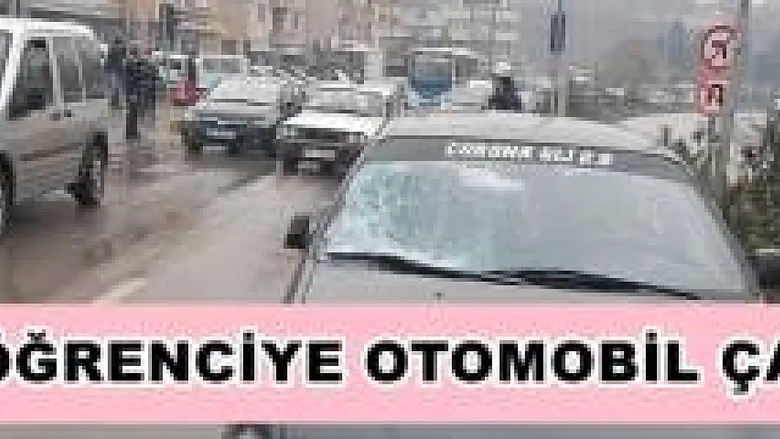 Kavşakta Kaza: Öğreciye Otomobil Çarptı