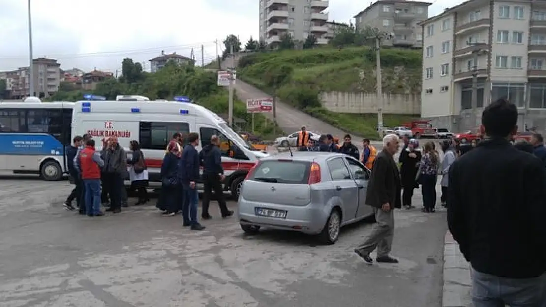 Kız öğrenciye otomobil çarptı
