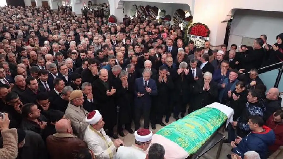 Köksal Toptan'ın annesi son yolculuğuna uğurlandı