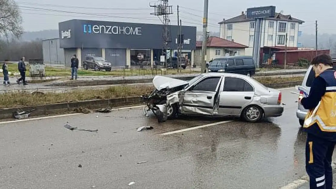 Kontrolden çıkan araç kaza yaptı