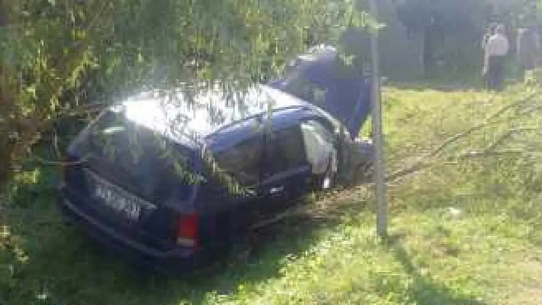 KONTROLDEN ÇIKAN OTOMOBİL TAKLA ATTI