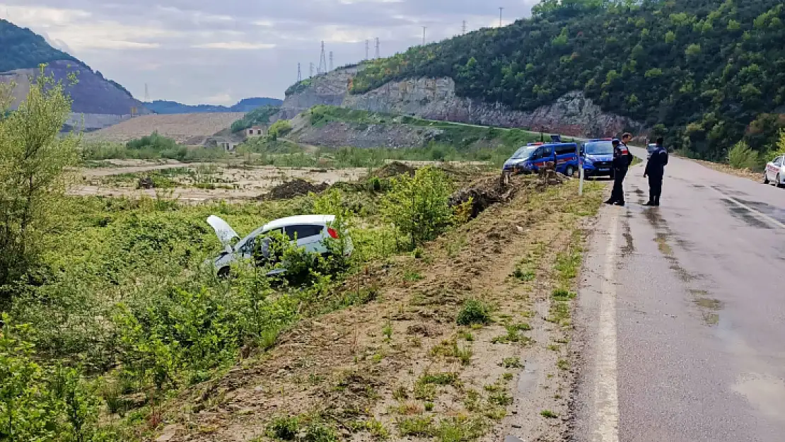 Kontrolü kaybetti, yoldan çıktı